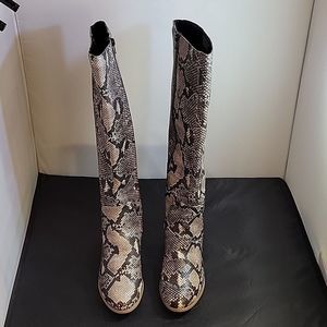 UNIVERSAL THREAD SNAKESKIN ROUND TOE SIDE ZIP WOMEN'S KNEE HIGH BOOTS